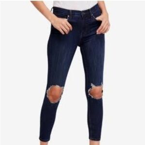 NWT! FREE PEOPLE Size 28L busted knee skinny jeans
